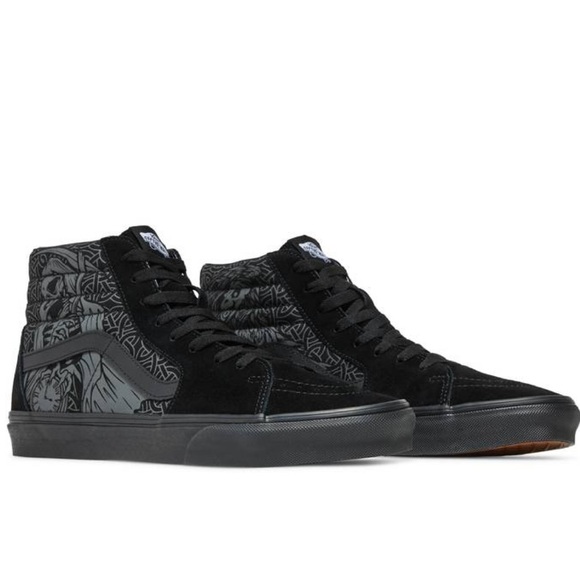 Vans Men’s Sk8-Hi
Raven Skull Black/Black
VN000TS9BKA
Sneakers - Picture 5 of 16